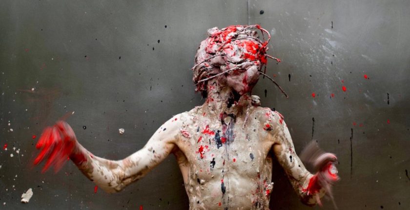 olivier de sagazan: et ve kilin dansında varoluşu sorgulamak